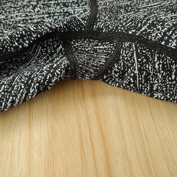 Lululemon Pace Perfect Crop Air Time White Black Women Size 6 - Picture 5 of 8